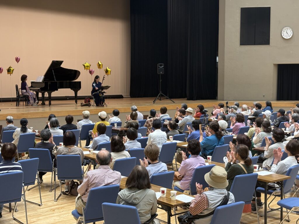 カーネーションコンサート（二胡＆ピアノ）|おとむすびは愛知県・安城・西尾・刈谷・碧南・知立の演奏サービス（音楽演奏・音楽教室・音楽レッスン・文化体験事業）を提供しています