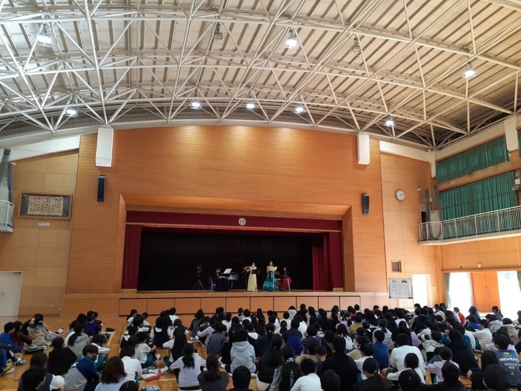 なないろコンサート（安城北部小学校）|おとむすびは愛知県・安城・西尾・刈谷・碧南・知立の演奏サービス（音楽演奏・音楽教室・音楽レッスン・文化体験事業）を提供しています